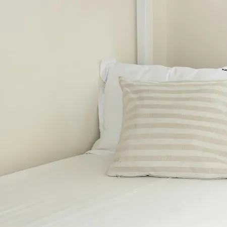 Cozy & Functional By The Opera דירה