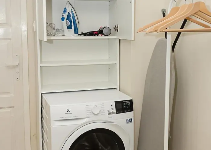 Cozy & Functional By The Opera Апартаменты